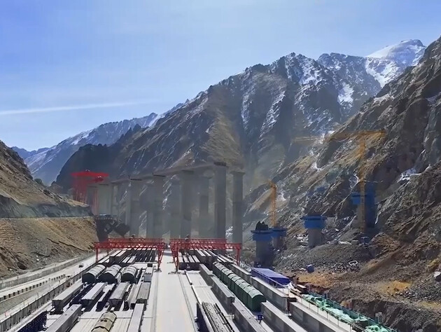 В Китае проложили самый длинный в мире скоростной тоннель