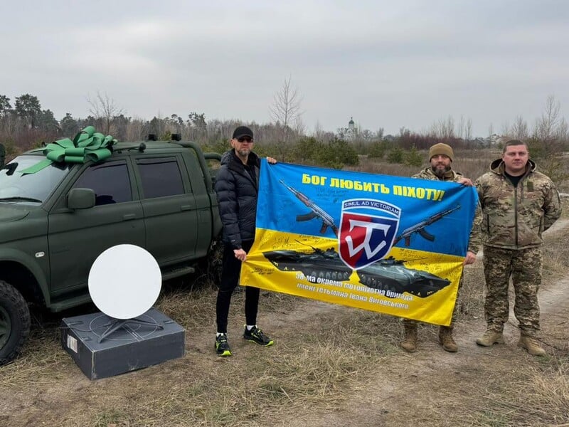 "Помогает бить врага". Яценюк передал украинским военным подарок на Новый год