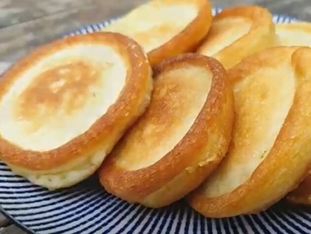 Добавьте это к кефиру – и оладьи будут нежные и пышные. Рецепт воздушного теста без дрожжей