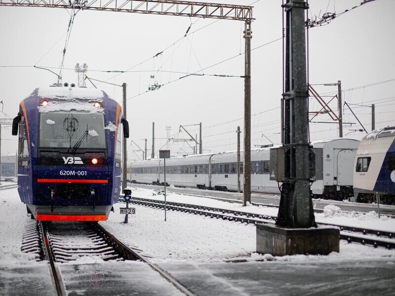 Під Києвом потяг збив чоловіка