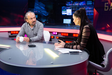 Зустріч Трампа й Путіна, отруєння Асада, розчленування НАТО. Стрим Бацман із Шустером. Трансляція