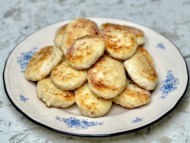 Змішайте це і поставте в холодильник на годину. Рецепт соковитих курячих котлет