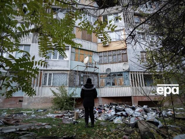 В пригороде Херсона российский дрон сбросил взрывчатку на местного жителя. Мужчина в тяжелом состоянии