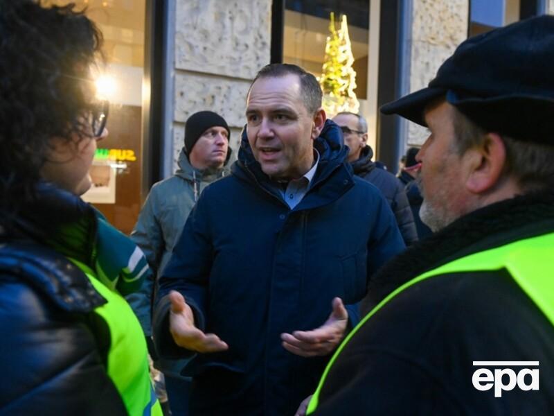 Одного из кандидатов в президенты Польши заметили на протесте фермеров. Он ответил