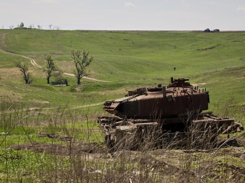 Російські окупанти скорочують використання бронетехніки на активних ділянках фронту – ISW