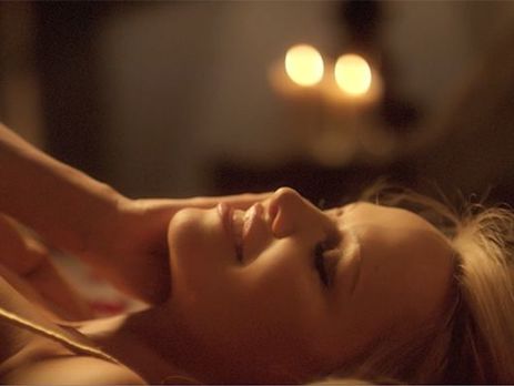 Андерсон оголилася і послала День святого Валентина. Відео