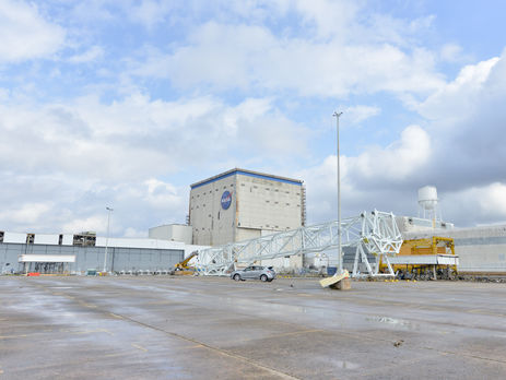 Торнадо повредил комплекс NASA, где собирают космические аппараты