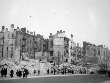 Киевлянка Хорошунова в дневнике 1943 года: По радио играют русскую музыку. Это такая новость, что даже не верится