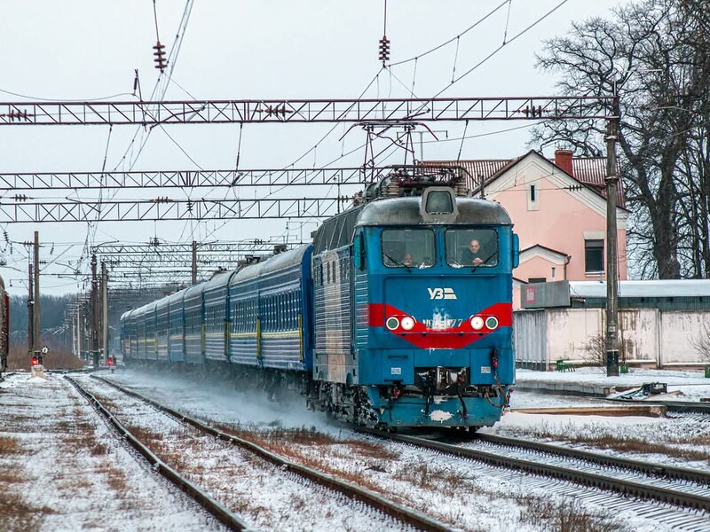 РФ ночью атаковала Киевскую область, повреждены дома и электросеть "Укрзалізниці"