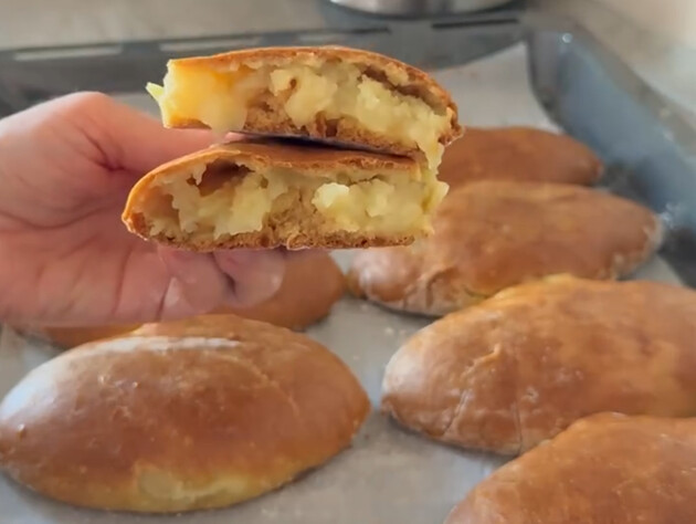 Пирожки на кефире с картофельным пюре и луком без жарки – разлетаются мгновенно