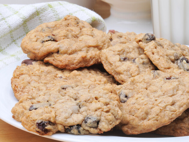 Приготовьте печенье на рассоле, которое имеет отличный аромат домашней выпечки и рассыпчатую текстуру. Рецепт