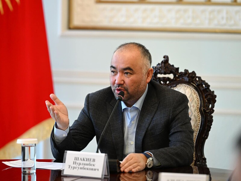 "Не можем быть россиянами или европейцами". Спикер парламента Кыргызстана сменил фамилию