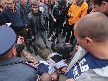 В Одессе Самооборона задержала вооруженных провокаторов с имперским флагом. Фоторепортаж