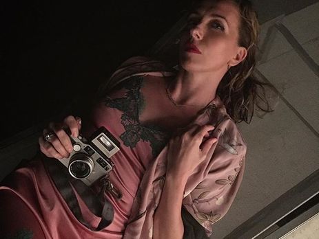 Светлана Бондарчук показала тело в мокром купальнике