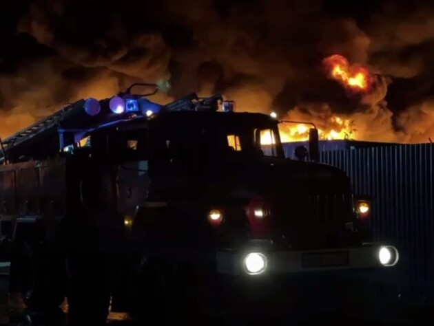 В Воронежской области РФ вспыхнула нефтебаза. Губернатор заявил о 