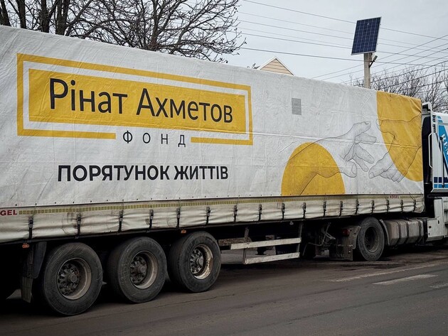 Фонд Ріната Ахметова надіслав 2 тис. продуктових наборів для сімей із дітьми у Слов'янськ