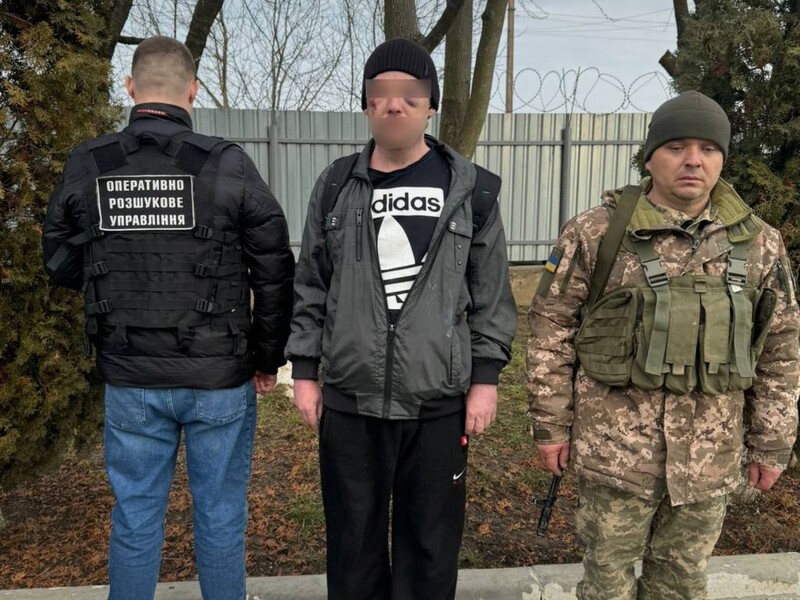 Украинские пограничники задержали россиянина, который пытался незаконно пересечь границу со Словакией