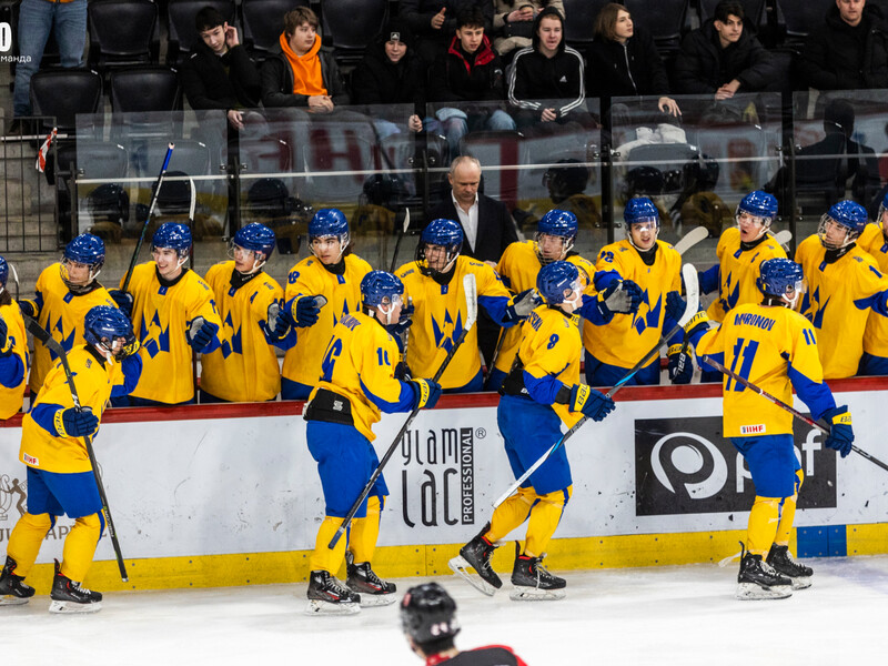 Молодіжна збірна України з хокею виграла чемпіонат світу в дивізіоні B1 і підвищиться у класі