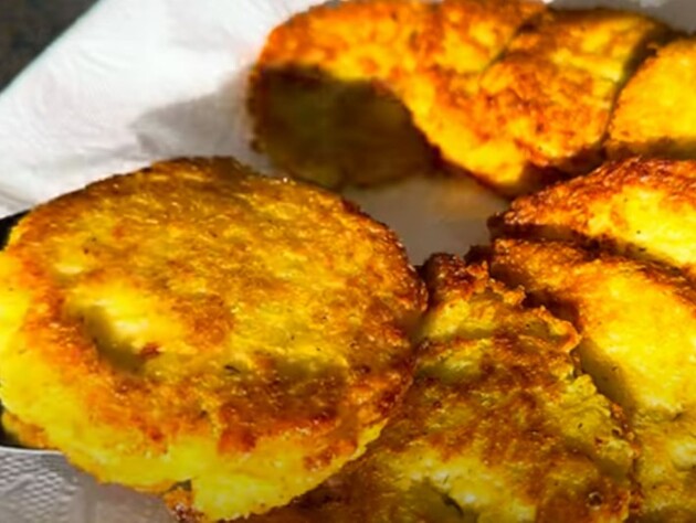 Смешайте это с тертым картофелем – и деруны получатся невероятно вкусными. Рецепт