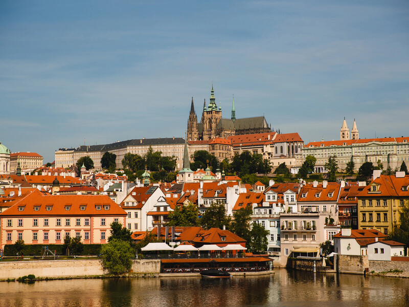 Повернення біженців в Україну може завдати шкоди економікам Східної Європи – Reuters