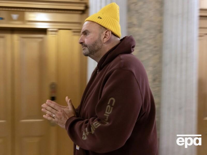 Сенатор Феттерман посетил инаугурацию Трампа в шортах и толстовке. Фото, видео