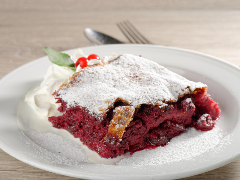 Штрудель із вишнями. Рецепт сезонної випічки з 