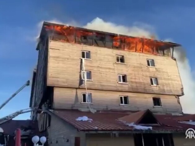 У Туреччині під час пожежі на гірськолижному курорті загинуло щонайменше 66 осіб  