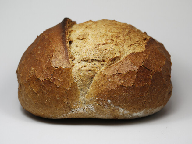 Попробуйте замесить тесто для хлеба на воде. Рецепт