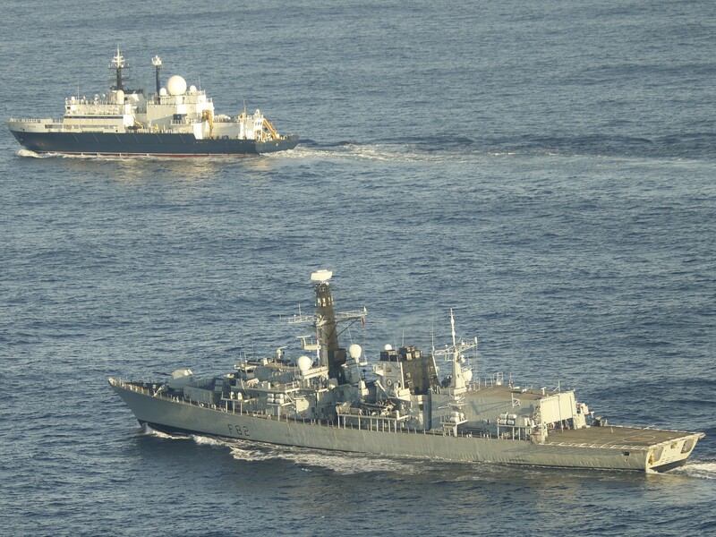 "Ми бачимо вас". Міноборони Великобританії виявило корабель-шпигун РФ у власних водах