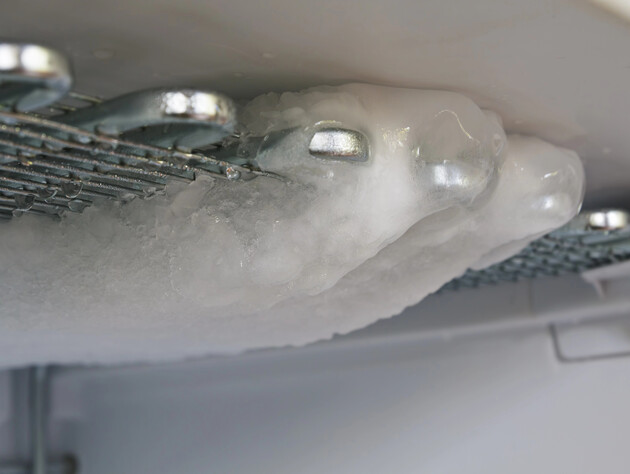 Если бережете компрессор, размораживайте холодильник три раза в год. Как делать это правильно