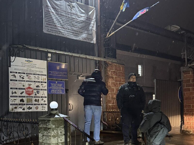 Генерала Галушкина, который должен был выйти под залог, снова задержали. Видео