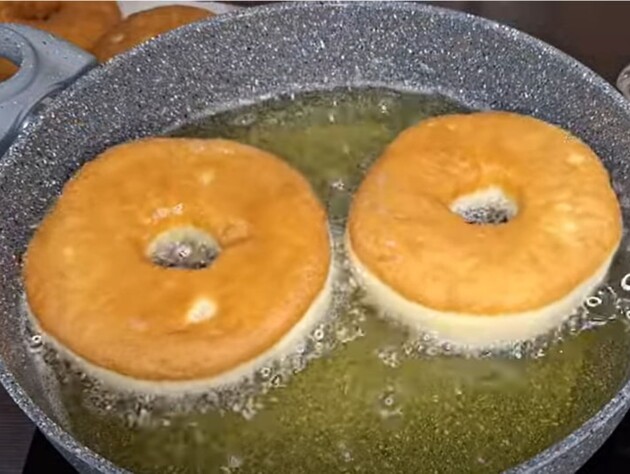 Додайте це до борошна – і смажені пончики вийдуть надзвичайно пишними й ніжними. Рецепт тіста