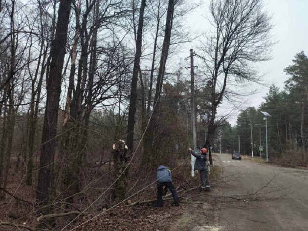 За сутки ДТЭК вернул свет почти 35 тыс. семей после обстрелов