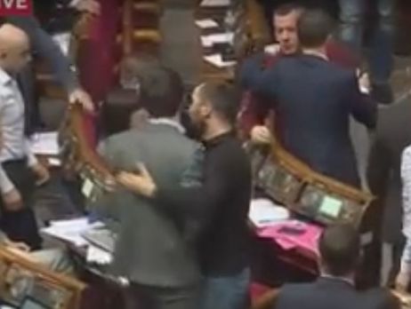 Нардепы Лещенко и Мельничук подрались в Раде. Видео