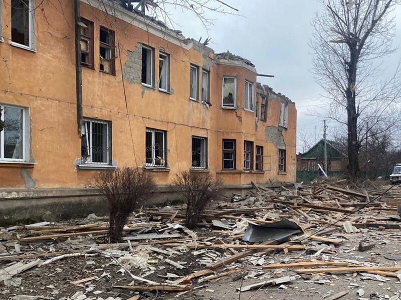 РФ ударила по жилому сектору Константиновки тремя 250-килограммовыми авиабомбами. Фото