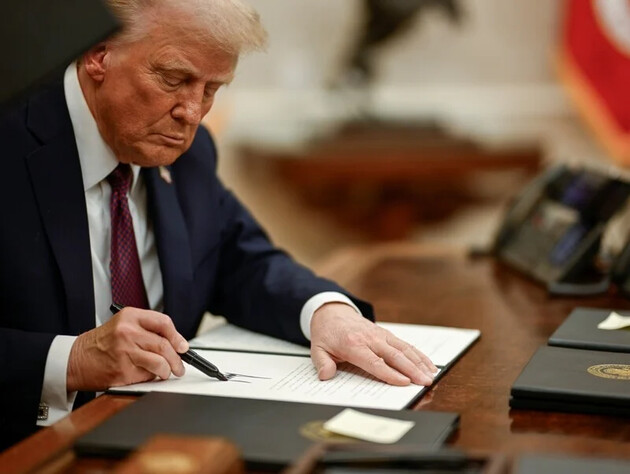 Трамп відмовився від торговельних погроз після того, як Колумбія погодилася на депортаційні рейси