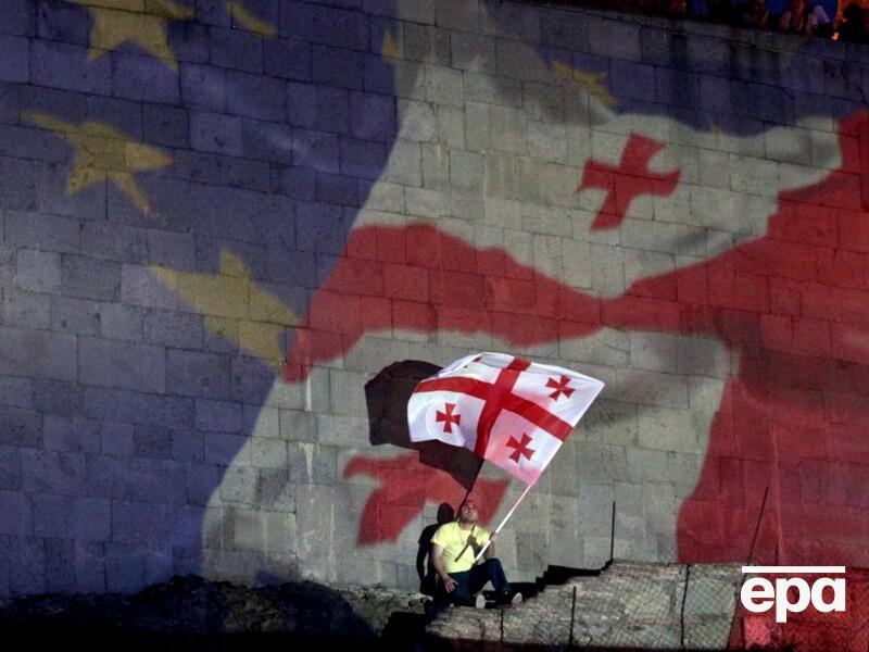 Евросоюз приостановил безвиз для дипломатов и чиновников Грузии