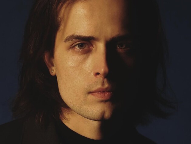 Онук Ротару, який покинув Україну після початку повномасштабної війни, відірвався в закордонному клубі. Відео