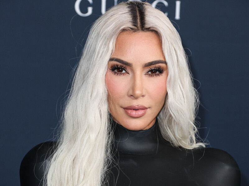 44-річна Кардаш'ян знялася у крихітному бікіні, 