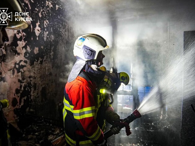 У Києві під час пожежі врятували п'ятьох людей, троє з них – діти