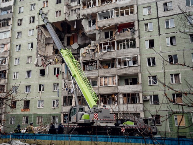 В Сумах уже 11 жертв атаки российского БПЛА по многоэтажке 30 января. В больнице скончался 18-летний подросток