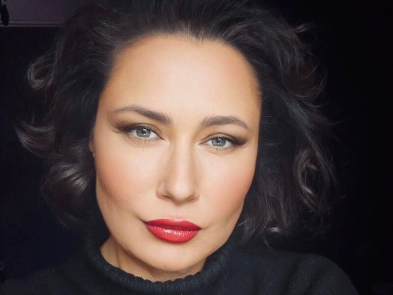 50-річна Мозгова показала, який має вигляд із макіяжем і без нього. Фото