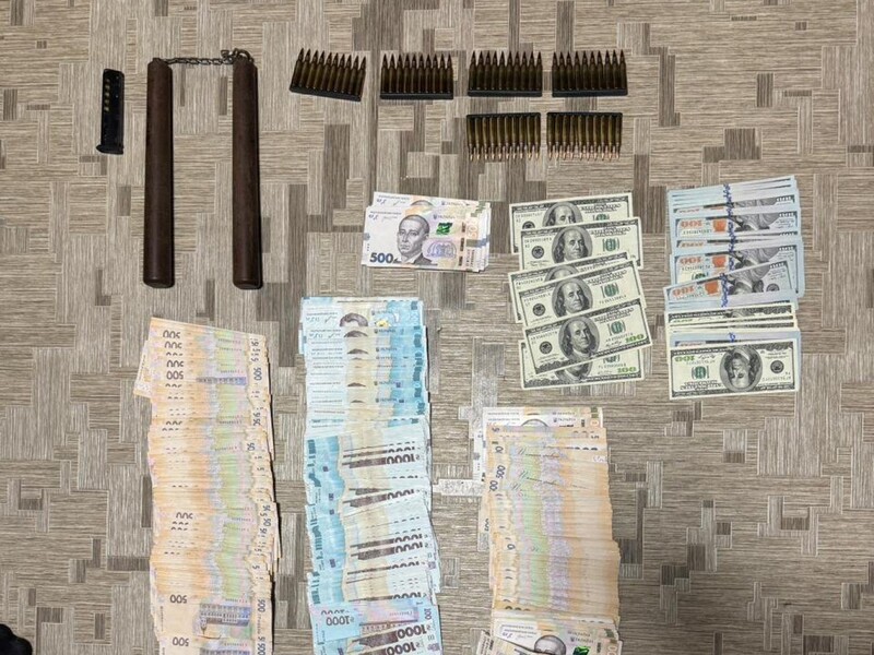 В Днепре захватили помещение аптеки и обворовали ее на 2 млн грн, подозреваемых задержали. Видео