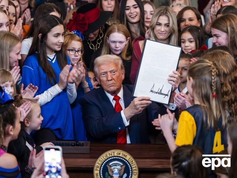Трамп підписав указ, який забороняє трансгендерам брати участь у спортивних змаганнях для жінок