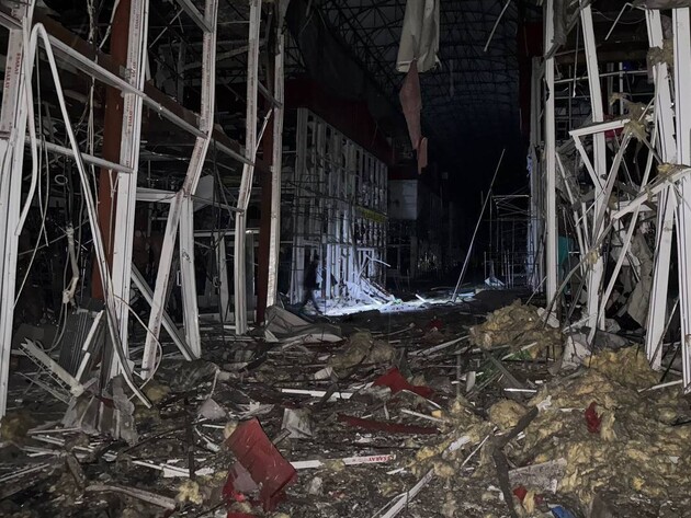 Росіяни двічі за ніч атакували Харків, влучили по найбільшому ринку міста, є поранені