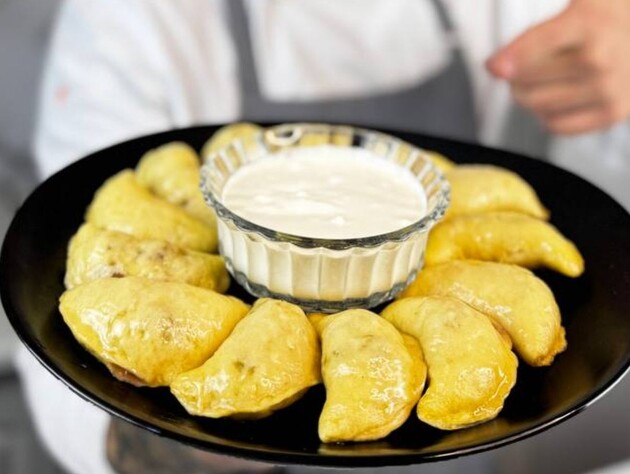 Додайте це до борошна – і тісто вийде ніжним і еластичним. Рецепт ідеальних вареників