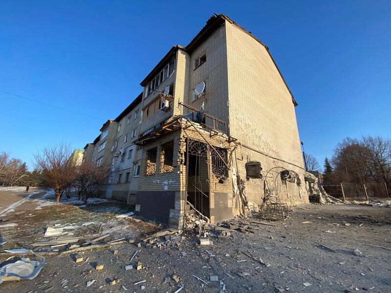 У Куп'янську внаслідок обстрілу РФ поранено поліцейського. Пошкоджено "швидку" й житлові будинки