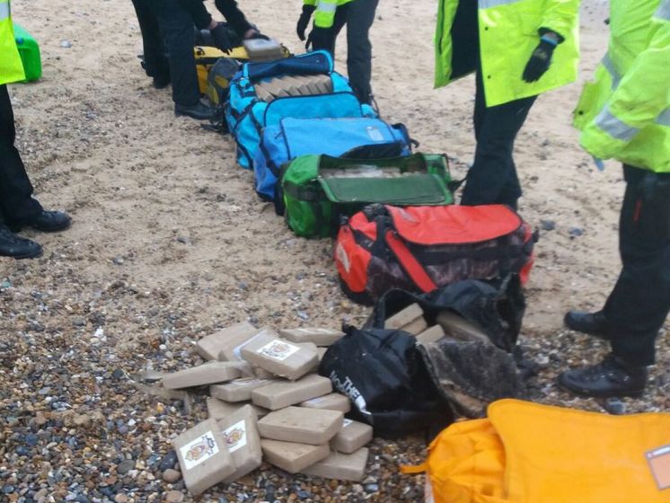 На пляж Великобритании выбросило кокаина на 50 млн фунтов
