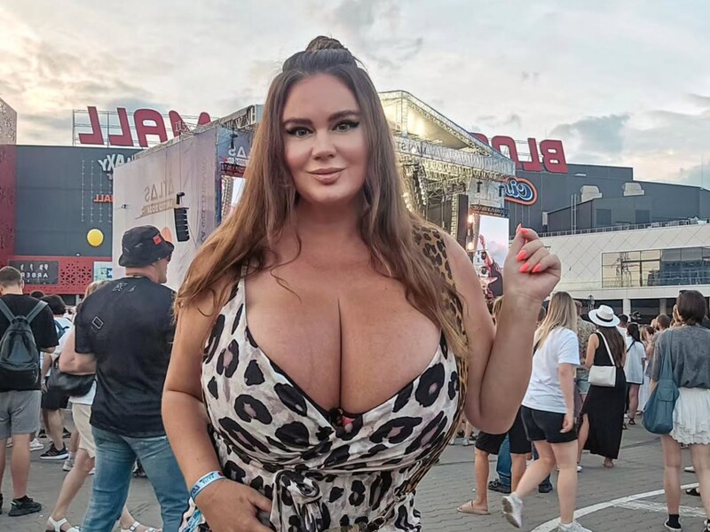 Пышногрудая модель Мила Кузнецова рассказала, сколько зарабатывает на OnlyFans