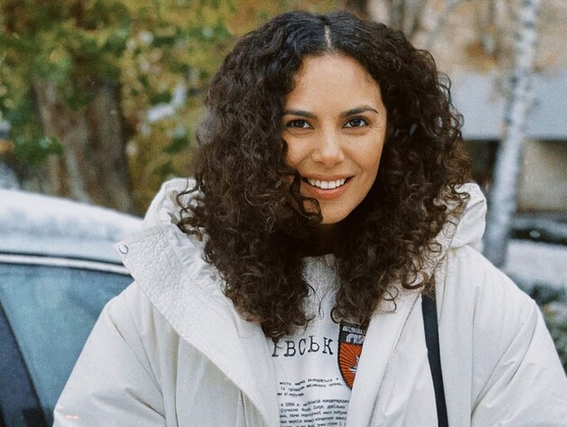 Каменских показала, как обедает, сидя за рулем авто